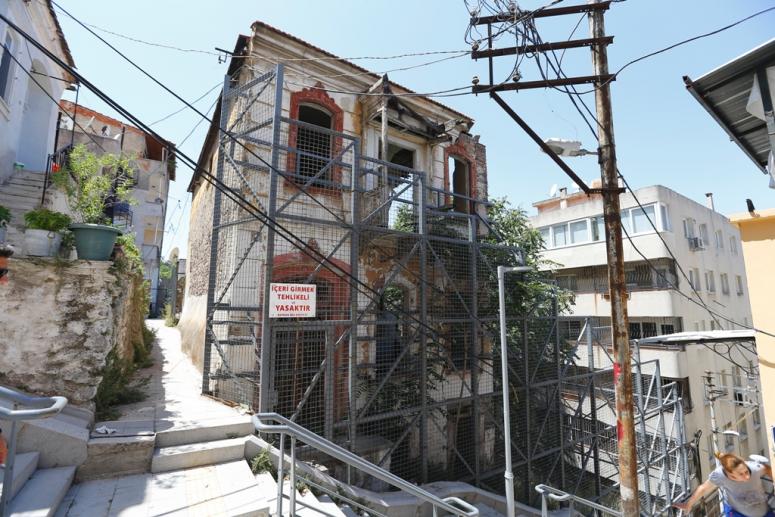 KONAK’TA TARİHE ALTIN DOKUNUŞ