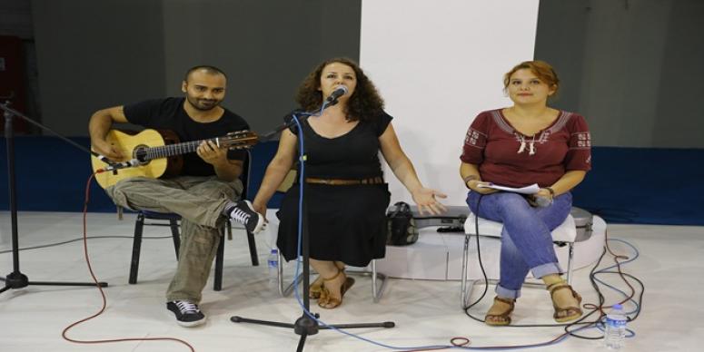 BARIŞ GÜNÜ ŞİİR VE TÜRKÜLERLE KUTLANDI