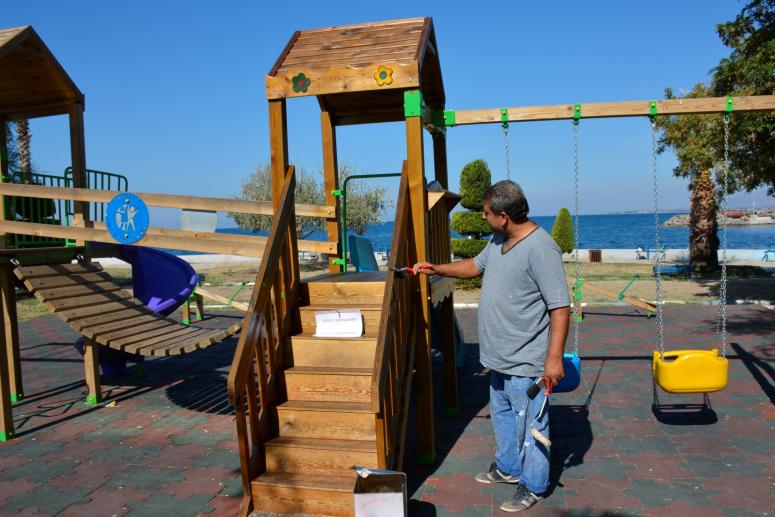 DİKİLİ'DE PARKLAR KIŞA HAZIR