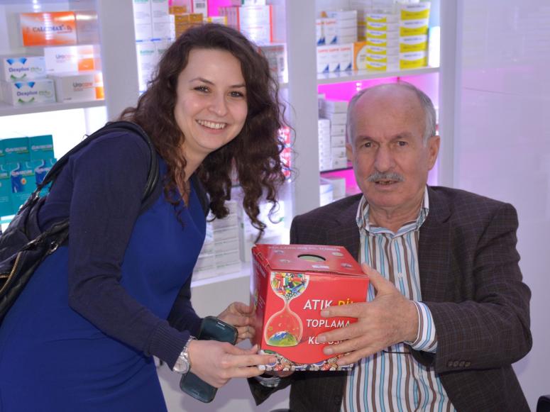 DİKİLİ'DE ATIK PİL SEFERBERLİĞİ
