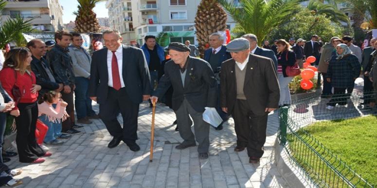 CUMHURİYET ÇINARI DİKİLİ’DE ÖLÜMSÜZLEŞTİ