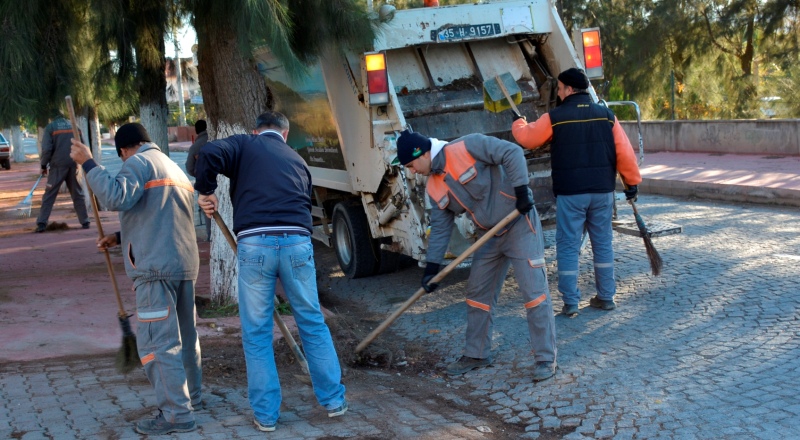 DİKİLİ'DE TEMİZLİK TAM GAZ DEVAM EDİYOR