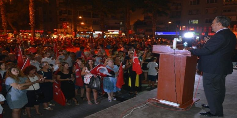 DİKİLİ HALKI ŞEHİTLERİMİZİ UNUTMADI