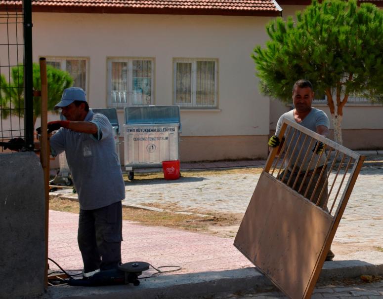 Dikili’de okullar güzelleşiyor