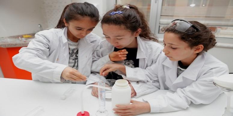 BORNOVA BELEDIYESI GELECEĞIN BILIM INSANLARINI YETIŞTIRIYOR