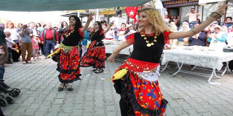 NEŞELİ OTLAR FESTİVALİ YÜZLERCE İZMİRLİYİ AĞIRLADI