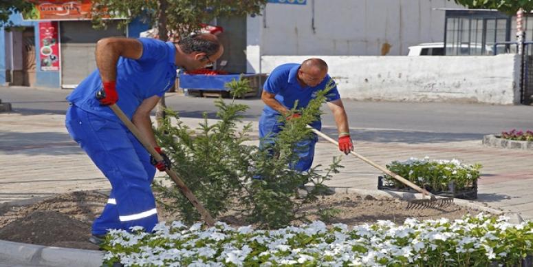 PARKLAR YENİLENİYOR KONAK GÜZELLEŞİYOR