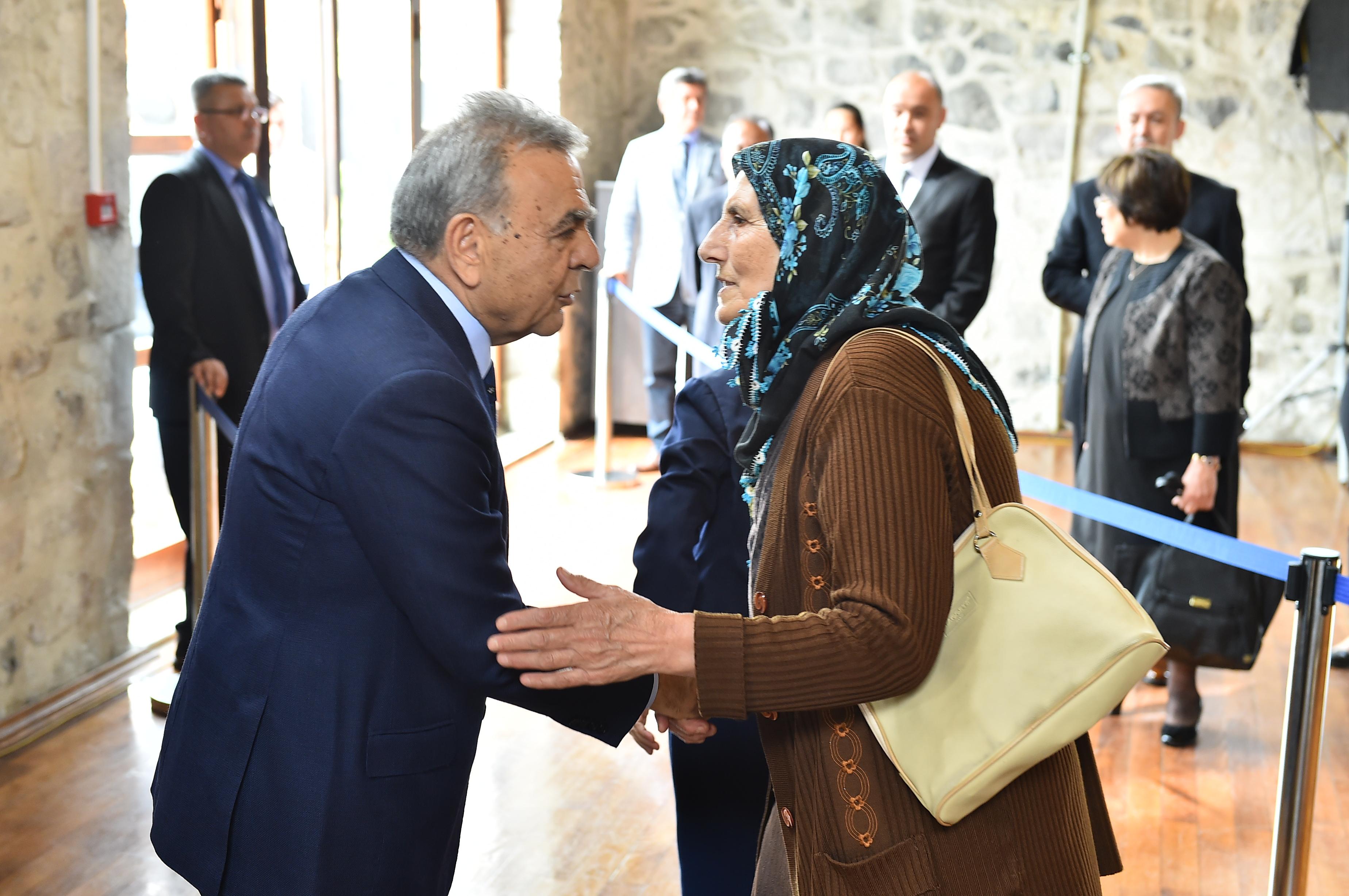 Acılar paylaşıldıkça azalır