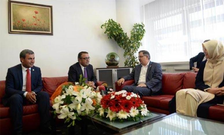 AK PARTİ-CHP BAYRAMLAŞMASINDA 'HAYDİ BİSMİLLAH' POLEMİĞİ!
