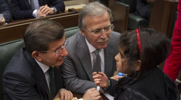 Ak Parti'de Davutoğlu çatlağı büyüyor: Mehmet Ali Şahin odasını boşaltıyor