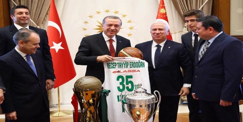 PINAR KARŞIYAKA'NIN ŞAMPİYONLUK KUPASI SARAY'DA
