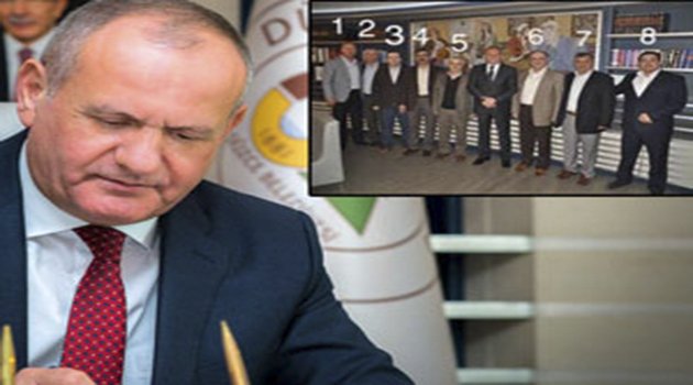 AKP'li Başkanın Pozu Olay Oldu