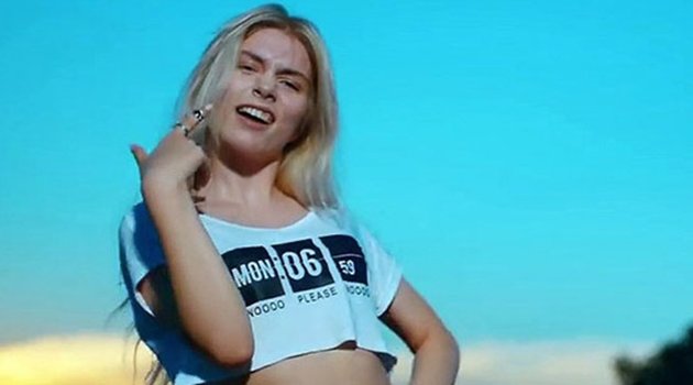 Aleyna Tilki Sahneye Ara Veriyor