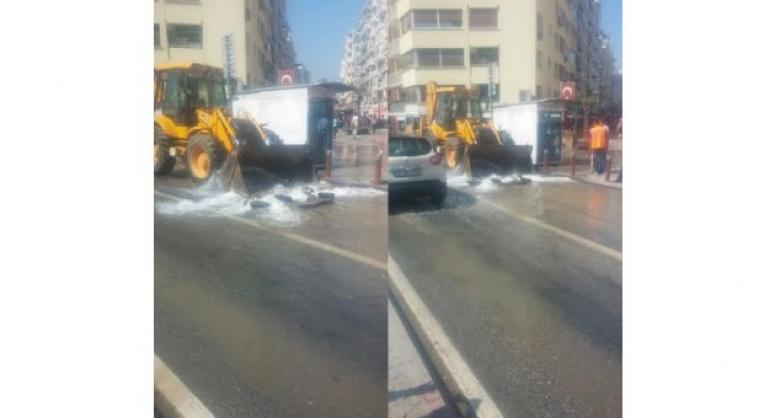 Alsancak'ta yolu su bastı