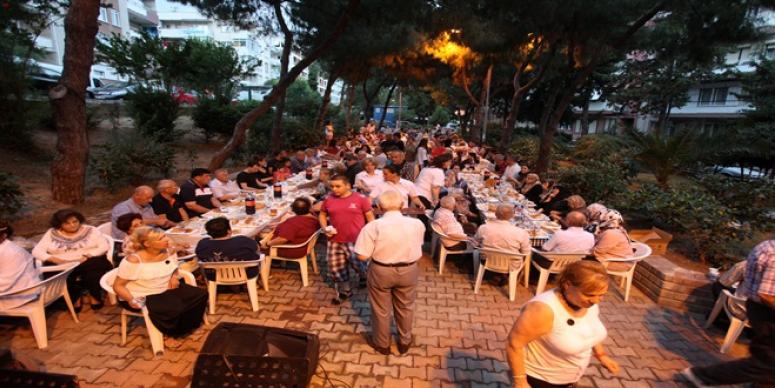 KARABAĞLAR’DA “KARDEŞLİK SOFRASI”