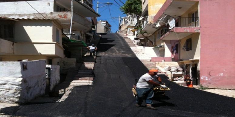 KARABAĞLAR’IN YOLLARI ASFALTLANIYOR