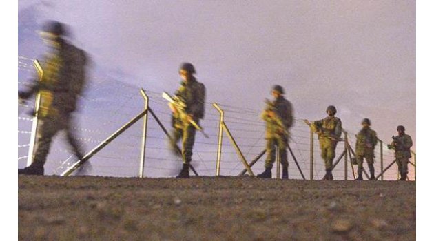 Asker IŞİD'lilere ateş açtı: Ölü ve yaralılar var