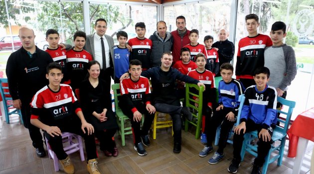 “Atatürk ve Cumhuriyetimize yakışan bireyler olun”