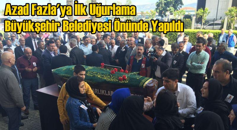 Azad Fazla’ya İlk Uğurlama Büyükşehir Belediyesi Önünde Yapıldı