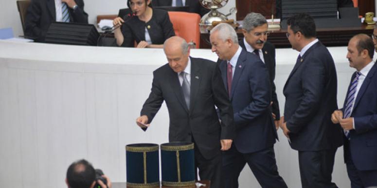 BAHÇELİ: HDP KİME OY VERECEKSE BİZ DİĞERİNE VERECEĞİZ