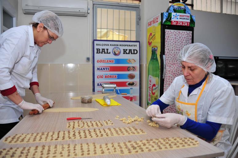 BALÇOVALI KADINLAR KENDİ ÜRÜNLERİNİ ÜRETMEYE BAŞLADI