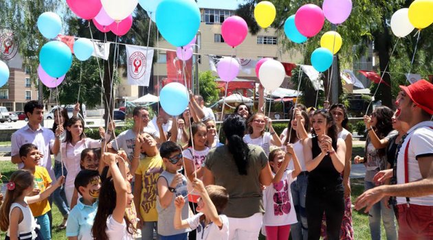 Balonlarla Dileklerini Uçurdular
