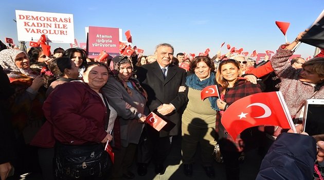 Başkan’dan kadınlara: “Hakkınızı söke söke alın!”