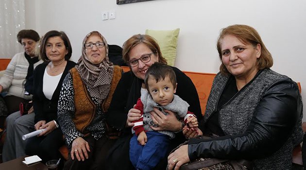 Başkan Ev Ev Geziyor, Vatandaşı Dinliyor