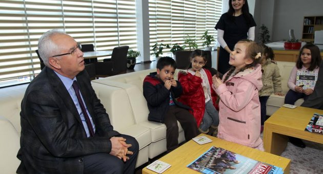 Başkan Selvitopu'nun minik ziyaretçileri