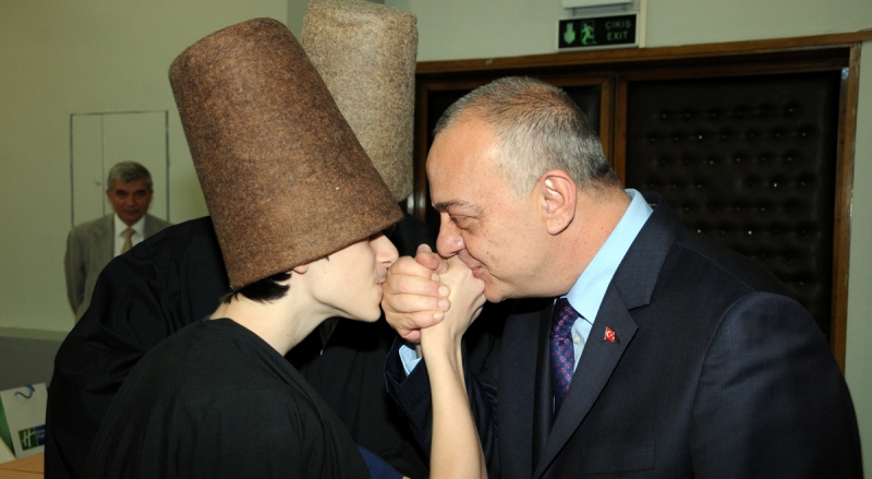 BAŞKAN ERGÜN: 'MEVLANA AŞK VE SEVGİ KILAVUZUDUR'