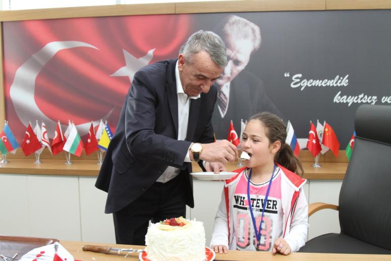 AZERİ HAYAT’A ‘HAYATININ SÜRPRİZİ