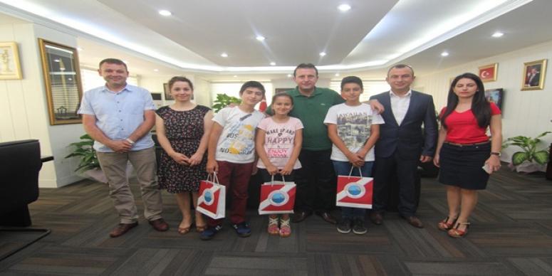 MENDERES’İ ANLATTILAR FOTOĞRAF MAKİNESİNİ KAPTILAR