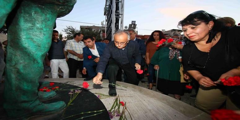 ÜÇ FİDAN BAYRAKLI'DA TÜRKÜLERLE ANILDI