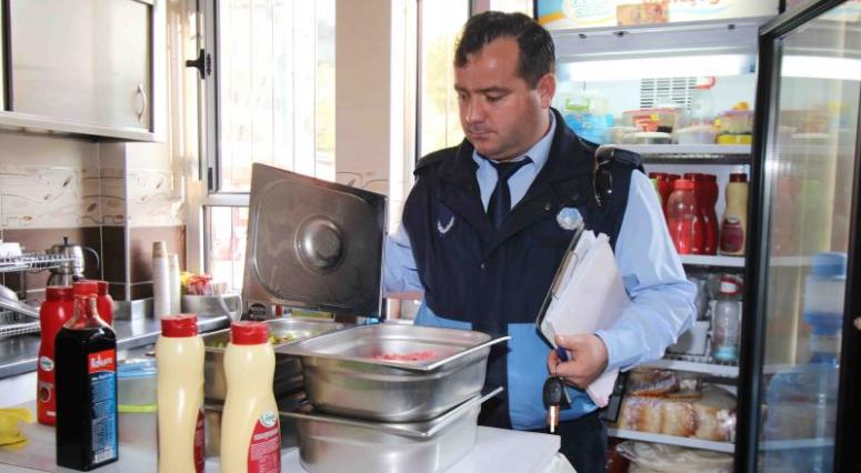 BAYRAKLI'DA OKUL KANTİNLERİNE SIKI DENETİM