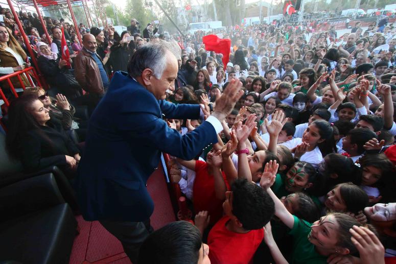 BAYRAKLI’NIN ÇOCUKLARI TARİH YAZDI!