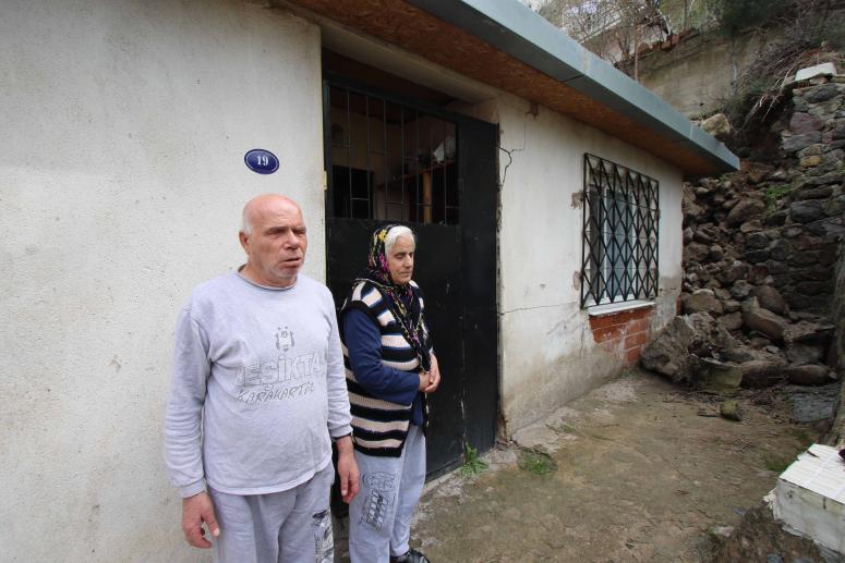 GÖRME ENGELLİ AİLEYE BAYRAKLI BELEDİYESİ SAHİP ÇIKTI