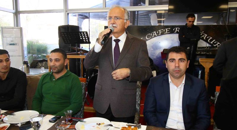 BAŞKAN KARABAĞ, CHP'Lİ GENÇLERLE BULUŞTU