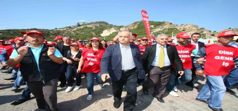 KARABAĞ İŞÇİLERLE 1 MAYIS'I KUTLADI