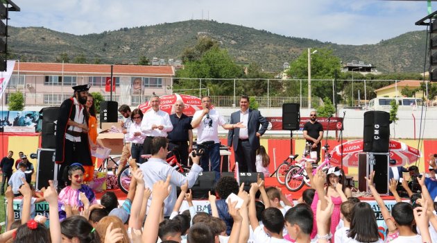 BAYINDIR’DA 23 NİSAN ŞENLİĞİ