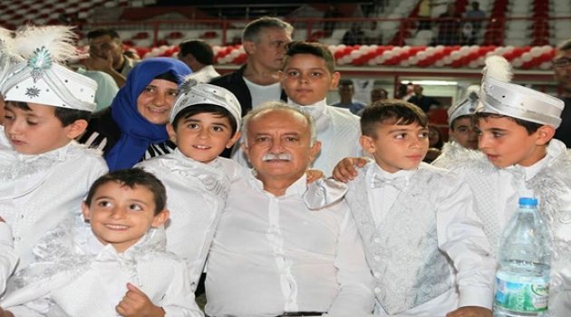 Bayraklı Belediyesi’nden Unutulmaz Sünnet Şöleni