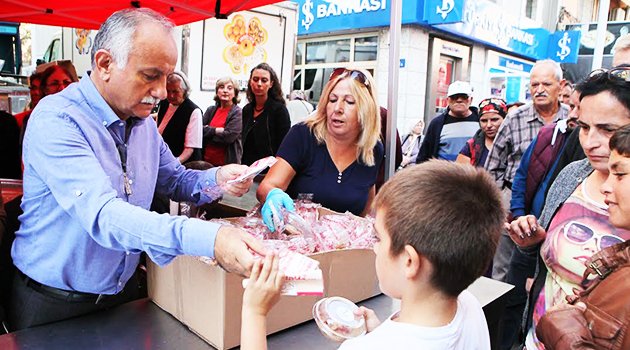 Bayraklı’da 10 Bin Kişiye Aşure
