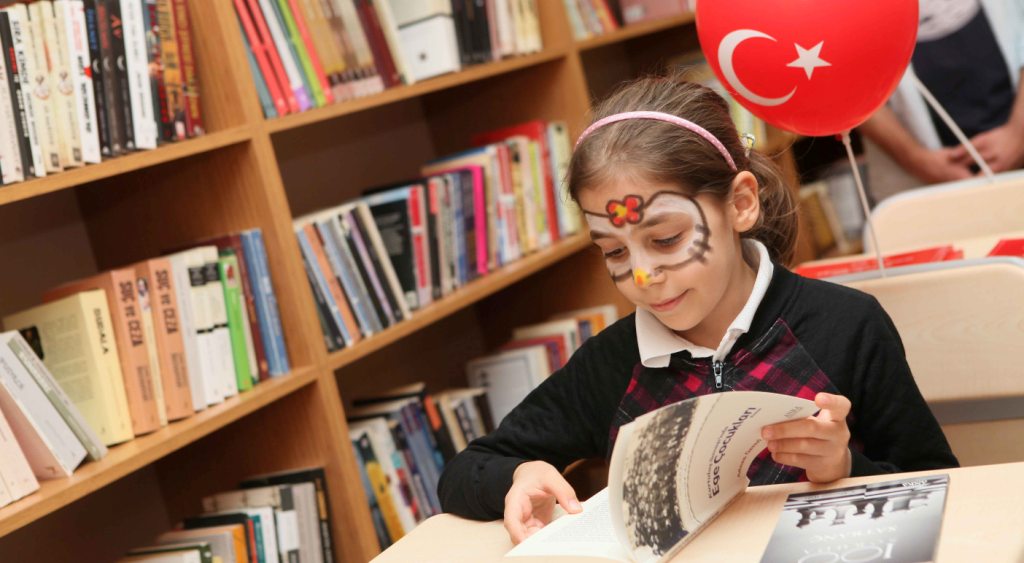 Bayraklı’da 14. kütüphane kapılarını açtı
