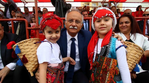 Bayraklı’da 23 Nisan coşkusu