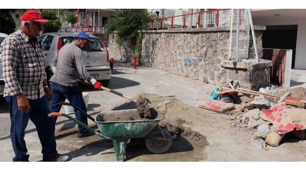 Bayraklı’da fen işleri ''harıl harıl'' çalışıyor