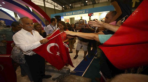 Bayraklı Standında “Zafer” Coşkusu