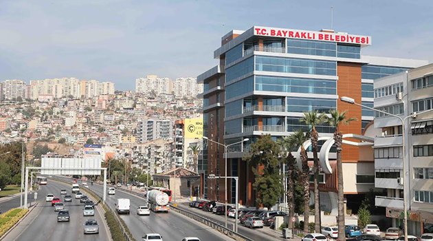Bayraklı Yeni Yılda, Yeni Binada…