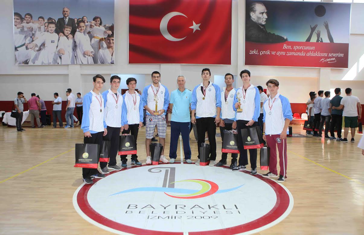 Bayraklı'da “Atatürk’ün Gençleri” şampiyon oldu!