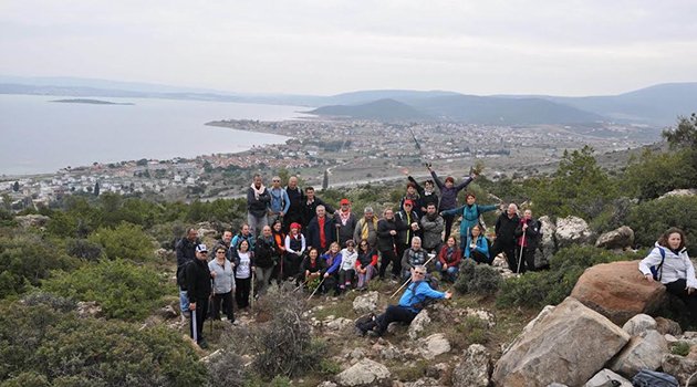 Bayraklı'da Doğa Tutkunları Kar, Kış Dinlemiyor