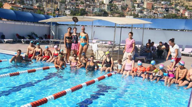 Bayraklı'da Engelliler İçin Yüzme Kursu