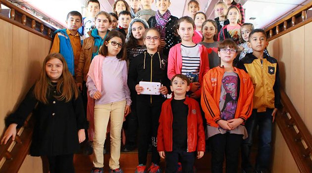 Bayraklı'da Hem Gezdiler Hem Öğrendiler